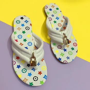 2021Stock Clearence de Verão, Sapatos Elegantes de Qualidade Superior Famosa Marca Mulheres Flip-Flops Design de Bloqueio Mulheres Calçado Sapatos de Senhoras 42