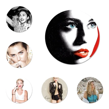 Miley Cyrus Novos Ícones Pinos de Crachá de Decoração Broches Emblemas de Metal Para a Roupa Mochila Decoração 58mm