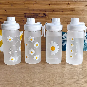 Novo 600ML Pequena Daisy Garrafa de Água de Plástico Livre de BPA Criativo Fosco Portátil Corda de Viagem Copo de Água garrafa de Bebida Com Palha
